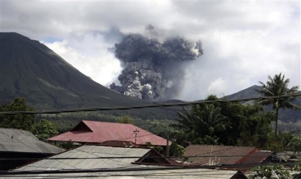 Ognjenik je v letu 2011 večkrat izbruhnil.