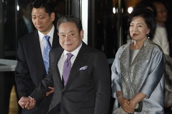 Lee Kun-Heeja, predsednika podjetja Samsung Electronics, zaradi zadrževanja delnic toži njegov brat.