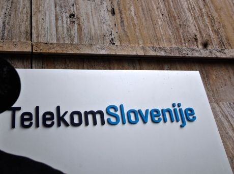 Telekom zanika obtožbe glede Džabesta, Tuš čaka na pregled odločbe