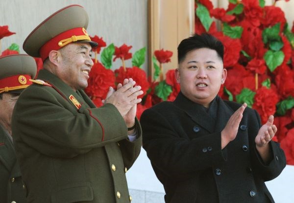 Kim Jong Un na vojaški paradi ob 70. obletnici rojstva očeta Kim Jong Ila.