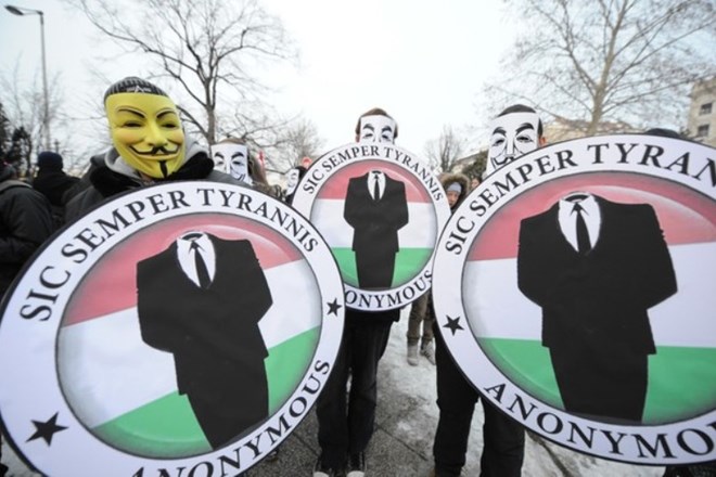 V komunikaciji med Anonimnimi na Pastebinu je bil med drugim najavljen napad na celoten splet 31. marca.