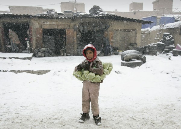 Letošnja zima je najhladnejša v Afganistanu v zadnjih 15 letih, živo srebro se je spustilo tudi do 17 stopinj pod ničlo.