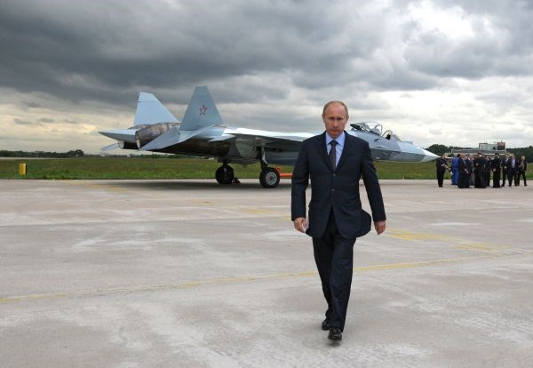 Ruski premier Vladimir Putin se je zaradi politike ZDA in zveze Nato glede protiraketnega ščita zavzel za krepitev vojske.