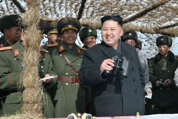 Kim Jong Un je v petek obiskal svoje vojake.