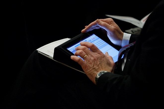 Kljub dolgovom je mariborska občina kupila 22 iPadov