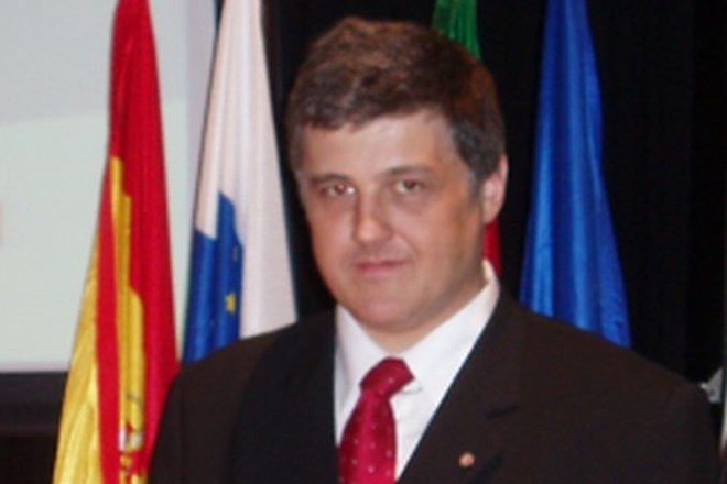 Ministrstvo za zunanje zadeve je sicer Rebrca z mesta veleposlanika v Španiji odpoklicalo že poleti leta 2010, jeseni istega...