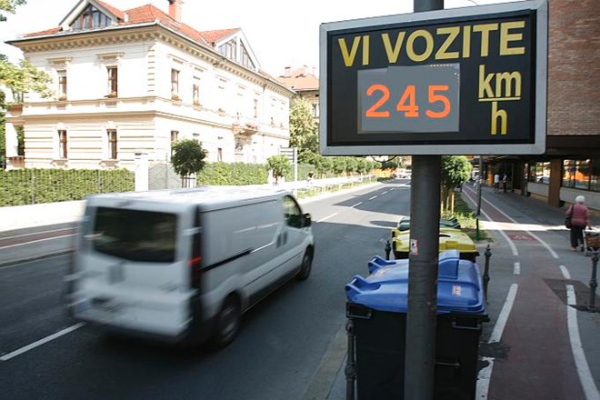 42-letnik po avtocesti na vzhodu Hrvaške divjal z 245 kilometri na uro
