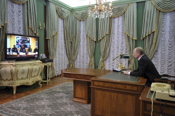 Putin velja za glavnega favorita na nedeljskih predsedniških volitvah in naj bi že v prvem krogu dobil okoli 60 odstotkov...