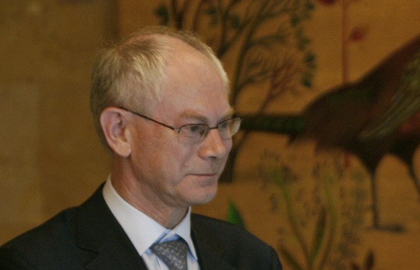 Voditelji članic EU so danes v Bruslju Belgijca Hermana Van Rompuya še drugič imenovali za predsednika Evropskega sveta.