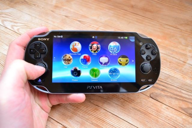Sony PS Vita: Konzola, ki tekmuje s pametnimi mobilniki