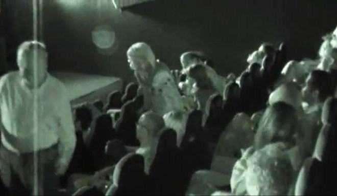 V kinu so ob predvajanju napačnega filma mnogi zapuščali svoje sedeže.