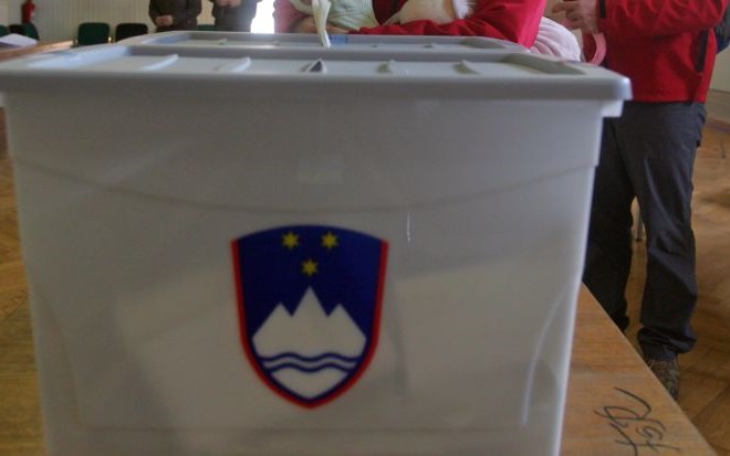 Predčasno glasovanje vse tri dni poteka v Mestni občini Slovenj Gradec, občinah Polzela, Metlika, Radeče, Bovec in Krško