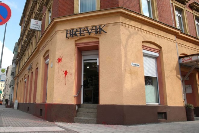 Znamka oblačil, popularna med neonacisti, odprla trgovino z imenom Brevik