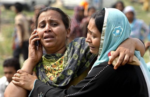 Sorodnica žrtve, umrle v nesreči trajekta v Bangladešu.