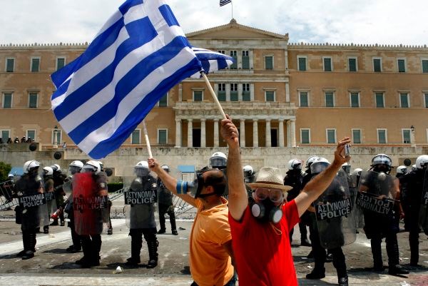 Evropa je Grčiji odobrila prvih 39,4 milijarde evrov drugega svežnja pomoči