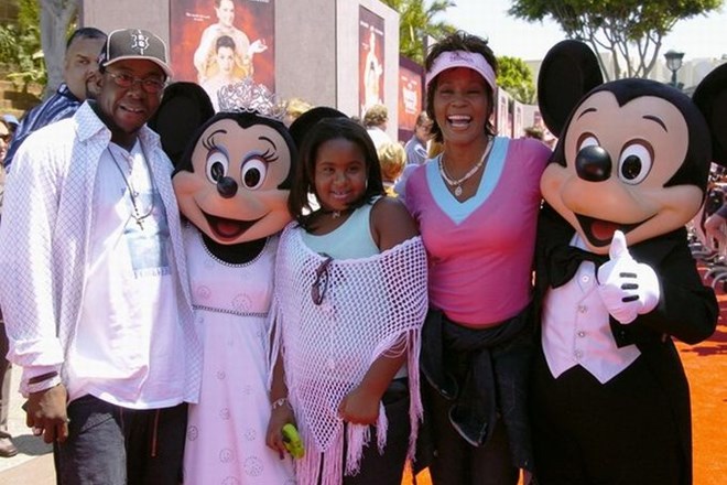 Bobby Brown, Bobbi Kristina in Whitney Houston v Disney Parku leta 2004.