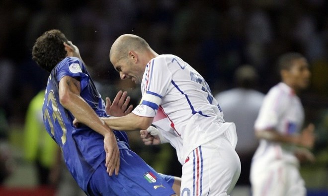 Prekršek, ki ga je Zinedine Zidane storil v finalu svetovnega prvenstva v Nemčiji leta 2006 nad Marcom Materazzijem, še danes...