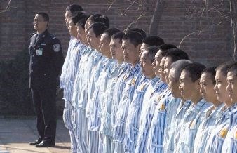 Na smrt obsojeni zaporniki v kitajskih  zaporih pogostokrat po eksekuciji  postanejo darovalci organov, ne da bi  za to...
