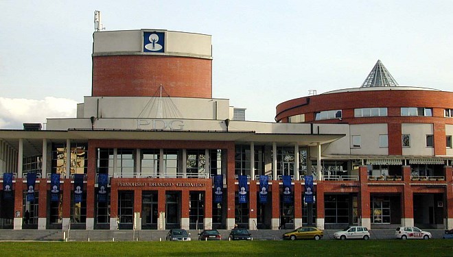 Klavrni zaključek spora: Novogoriško gledališče mora plačati 200.000 evrov