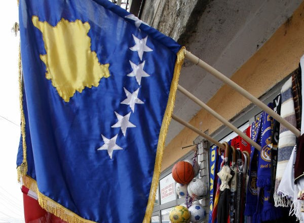 Komisar za širitev Füle na obisku v Prištini, Kosovo pa za odtenek bližje EU