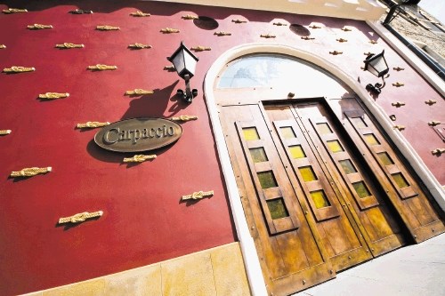 Za 220.000 evrov je naprodaj tudi nekdanji gostinski lokal Carpaccio pub, ki so ga lani dvakrat  uporabili za štab...