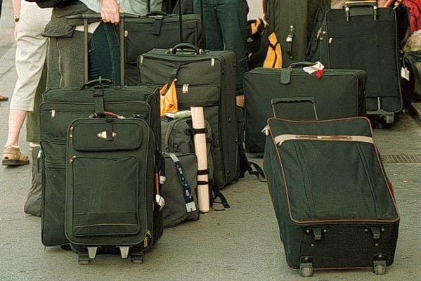 Varnostniki na letališču v Bukarešti so med rutinsko kontrolo prtljage nekega kitajskega potnika v njegovi potovalki našli...