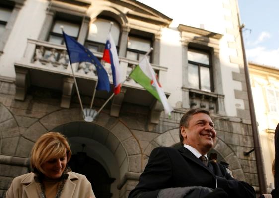 Največja opozicijska stranka Pozitivna Slovenija je za danes ob 16. uri v Cankarjevem domu sklicala srečanje voditeljev...