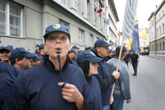 Policijski sindikat Slovenije vladi uradno napovedal stavko za 18. april