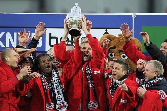Nogometaši PSV-ja so se veselile zmage v finalu nizozemskega pokala.