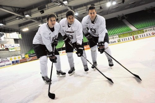 Z leve proti desni: Žiga Jeglič, Rok Tičar in Robert Sabolič  –  največji slovenski hokejski dragulji tretjega tisočletja.