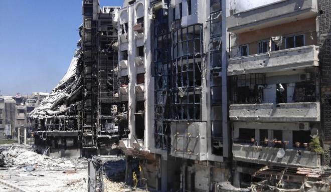Sirska vojska pred prihodom opazovalcev ZN obstreljuje Homs
