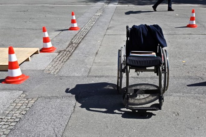 Paraplegiki pozivajo, naj se jih ne pomiluje, pač pa omogoči kakovost življenja