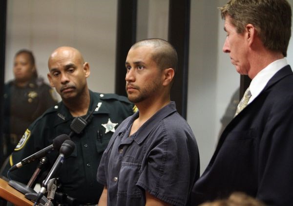 George Zimmerman (v sredini) pred sodiščem.