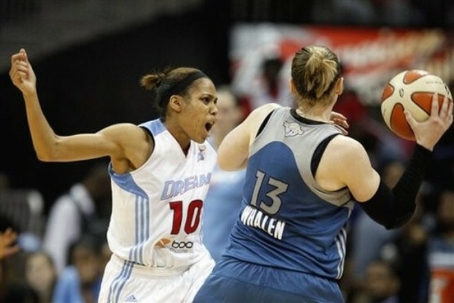 WNBA je  ženski različici ameriške profesionalne košarkarske lige.