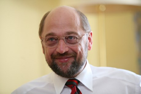 Predsednik Evropskega parlamenta Martin Schulz je odločitev Švice obžaloval.