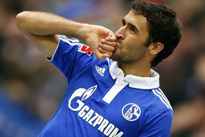 Legendarni Raul se poslavlja od Schalkeja, kje bo nadaljeval kariero pa še ni znano.