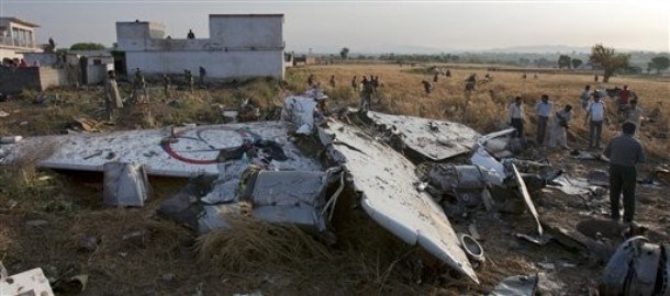 V letalski nesreči v Pakistanu ni preživelih