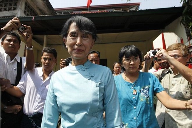 Opozicijska voditeljica in Nobelova nagrajenka za mir Aung San Suu Kyi.