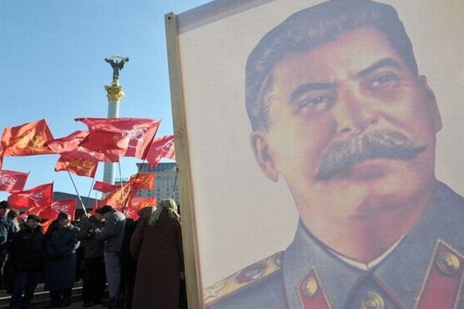 Mnogi so se spraševali, kaj je simpatična najstnica videla na Josipu Stalinu.
