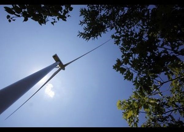 Turbina, ki za pridelavo električne enerige uporablja vetrno energijo.