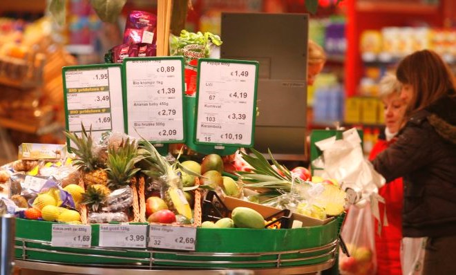 Aprila v Sloveniji 1,1-odstotna inflacija: Dražja oblačila, žgane pijače, sadje ...