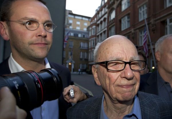 Rupert Murdoch (desno) in njegov sin James