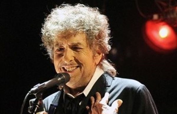Legendarni glasbenik Bob Dylan ter pisateljica in Nobelovka Toni Morrison bosta prejela najvišje ameriško odlikovanje.