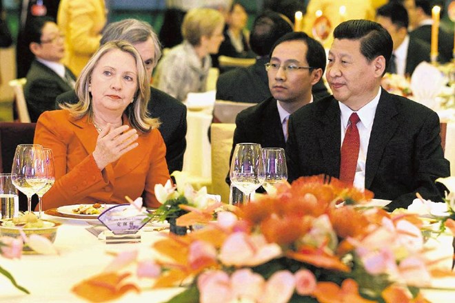 Danes bo jasno, ali sta si Hillary Clinton in kitajski podpredsednik države Xi Jinping "pokvarila" večerjo z neprijetnim...