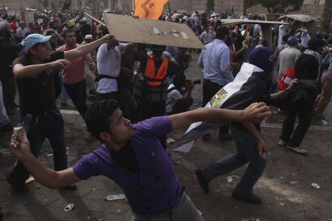 V Kairu vre: 400 ranjenih, najmanj ena smrtna žrtev