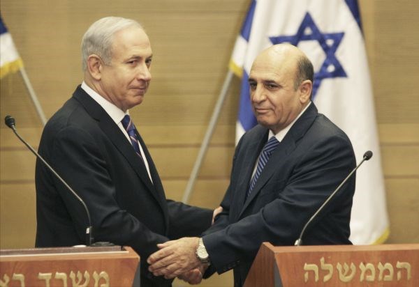 Izraelski premier Benjamin Netanjahu (levo) in predsednik stranke Kadima (Šaul Mofaz).