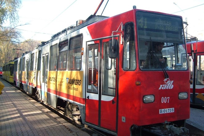 V trčenju štirih tramvajev v Romuniji 52 ranjenih