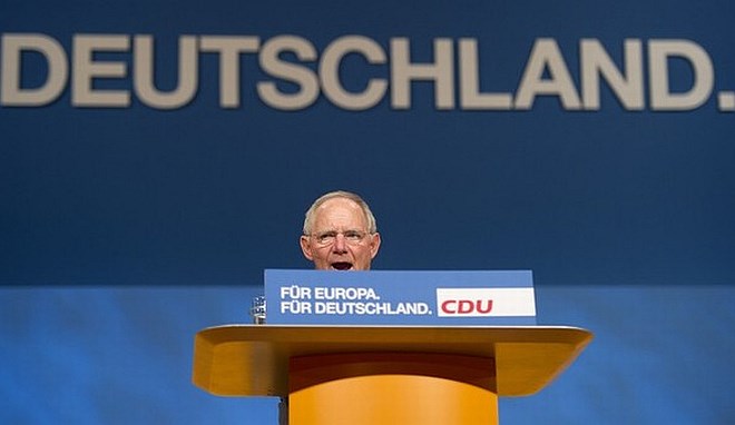 Schäuble: Območje z evrom lahko prenese izstop Grčije