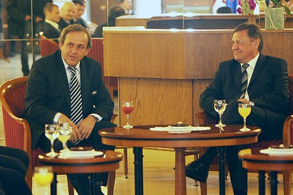 Michel Platini, predsednik Evropske nogometne zveze UEFA, se je danes mudil na obisku pri ljubljanskem županu.