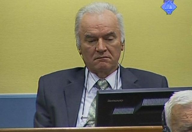 Tožilci krivi za preložitev sojenja generalu Mladiću